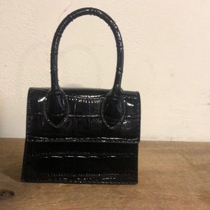 I am selling a mini black purse. There is no brand on it. Good condition